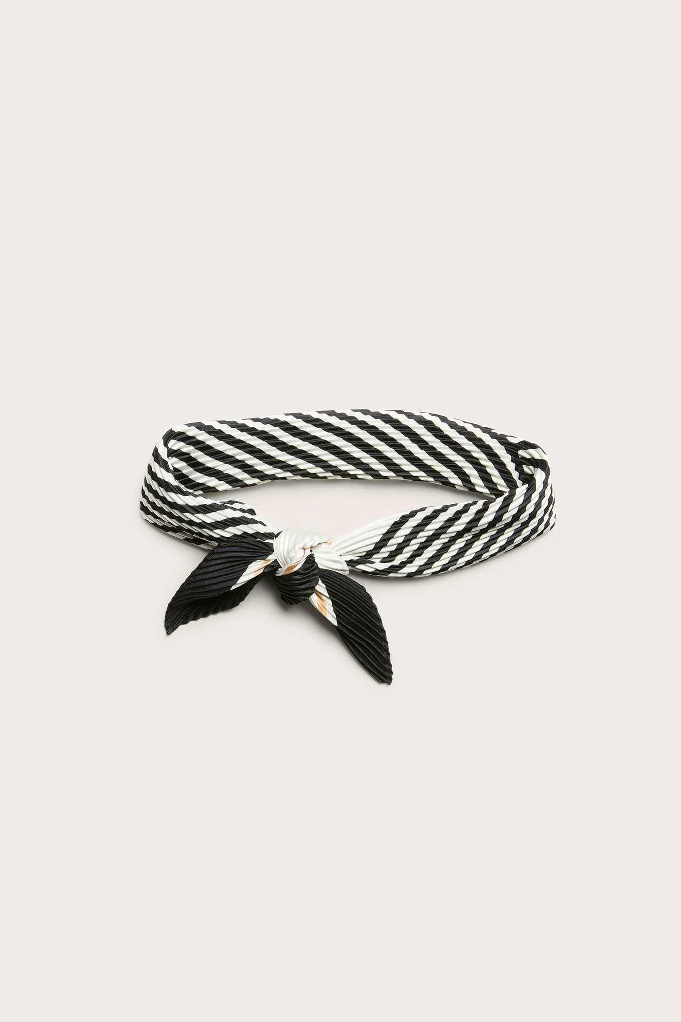 Plisserad scarf | Svart | Dam | Kappahl